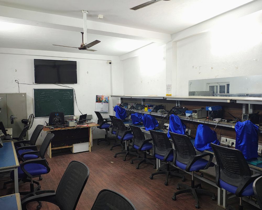 Laptop Repairing Lab